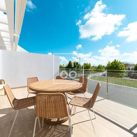 Boho Breeze Penthouse - By Oyoostays Apartman